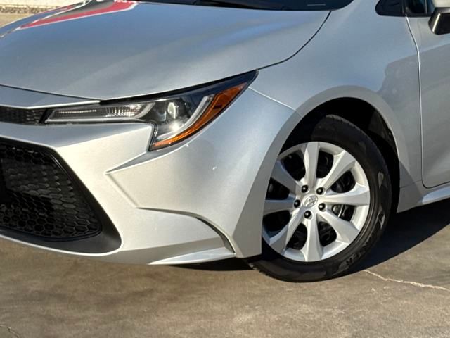 2021 Toyota Corolla LE photo 3