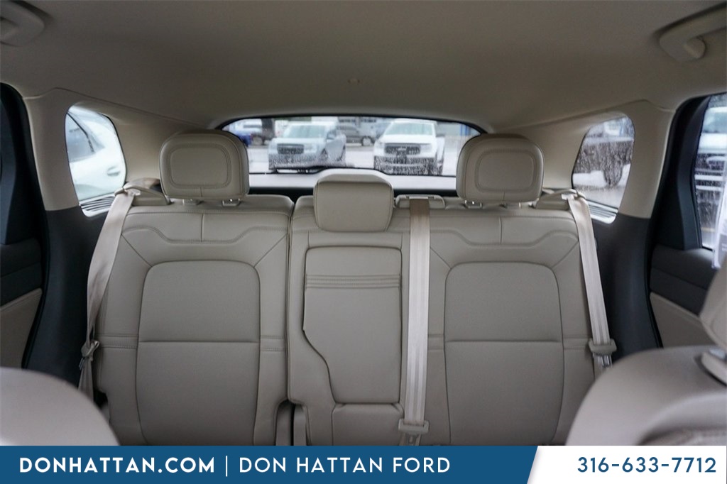 2022 Lincoln Corsair Standard photo 18
