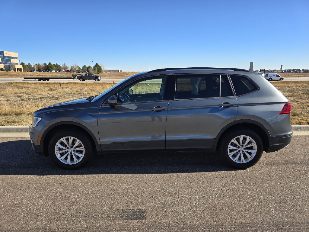 2018 Volkswagen Tiguan Sport photo 2