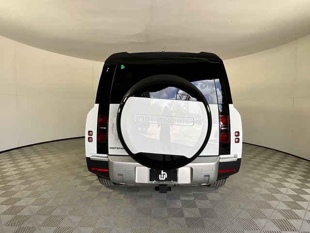 2025 Land Rover Defender 130 S photo 2