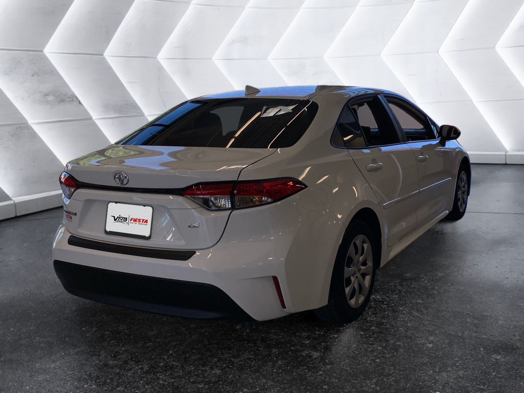 2023 Toyota Corolla LE photo 4