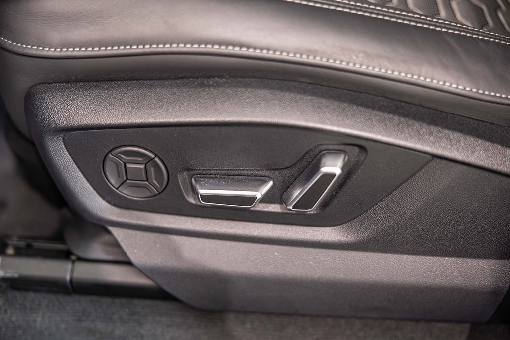 2025 AUDI RS Q8 - Image 23