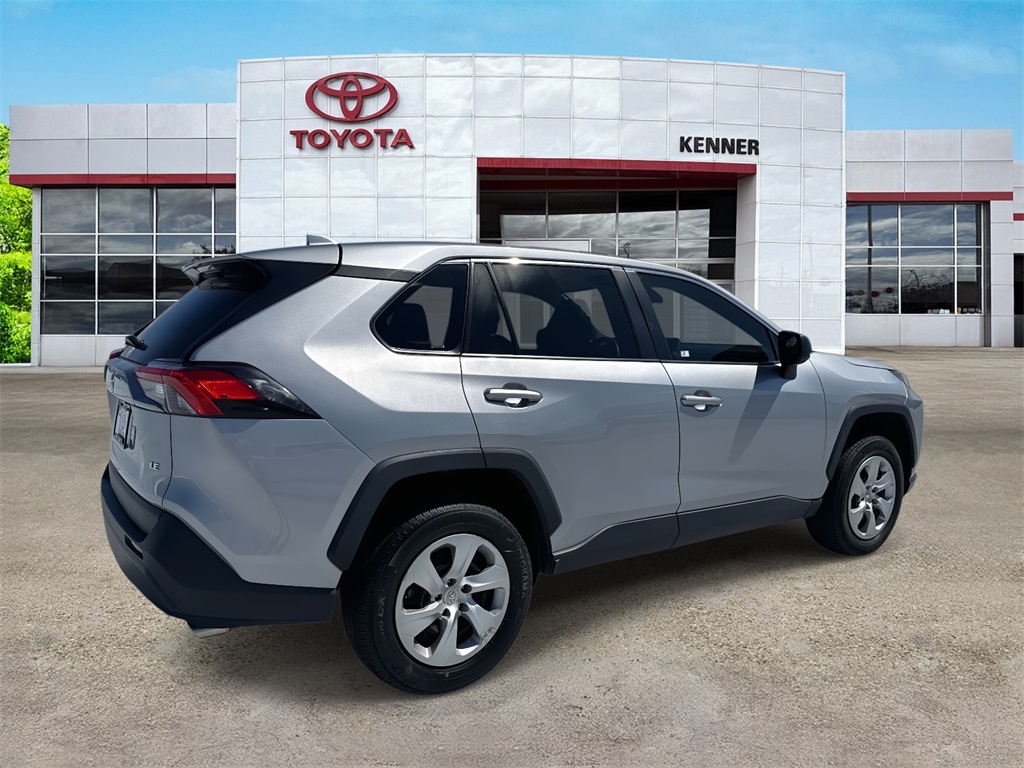 2023 Toyota RAV4 LE photo 5