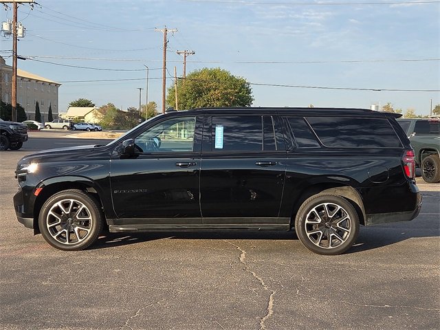 2023 Chevrolet Suburban RST photo 2