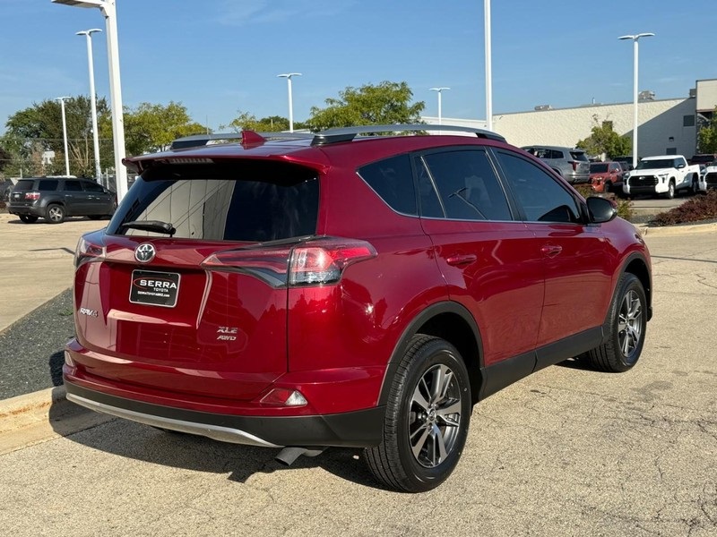 2018 Toyota RAV4 XLE photo 2