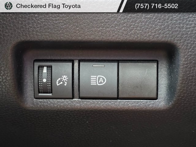 2020 Toyota RAV4 XLE photo 10