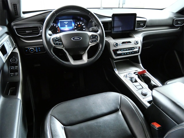 2023 Ford Explorer XLT photo 3
