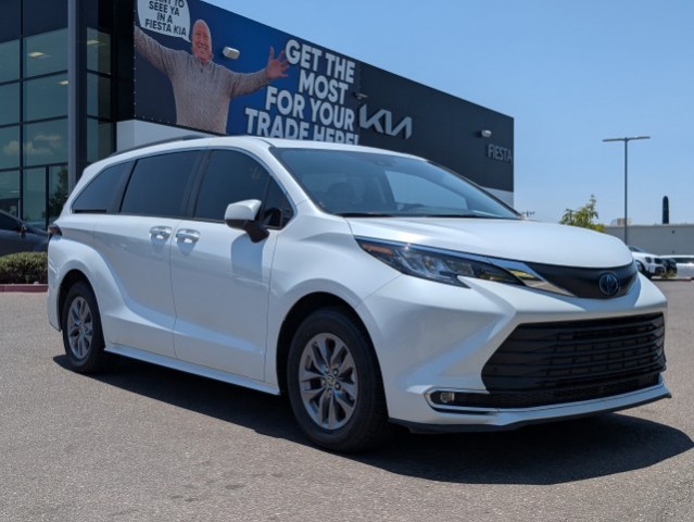 2023 Toyota Sienna XLE