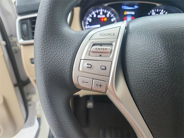 2016 Nissan Rogue SV photo 25