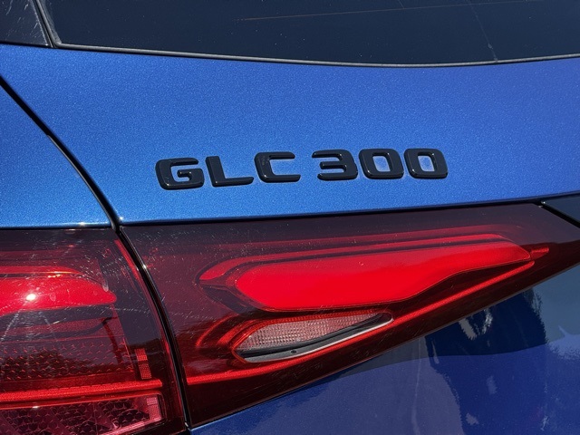2024 Mercedes Benz GLC 300 photo 8