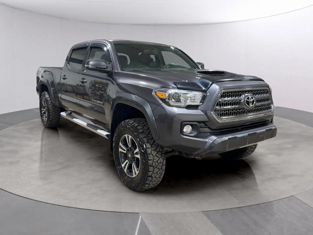 2017 Toyota Tacoma TRD Off-Road photo 2