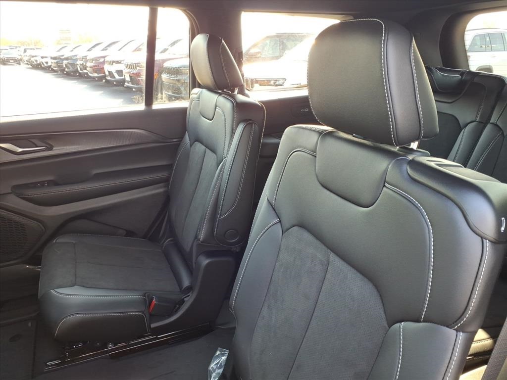 2025 Jeep Grand Cherokee Altitude X photo 9