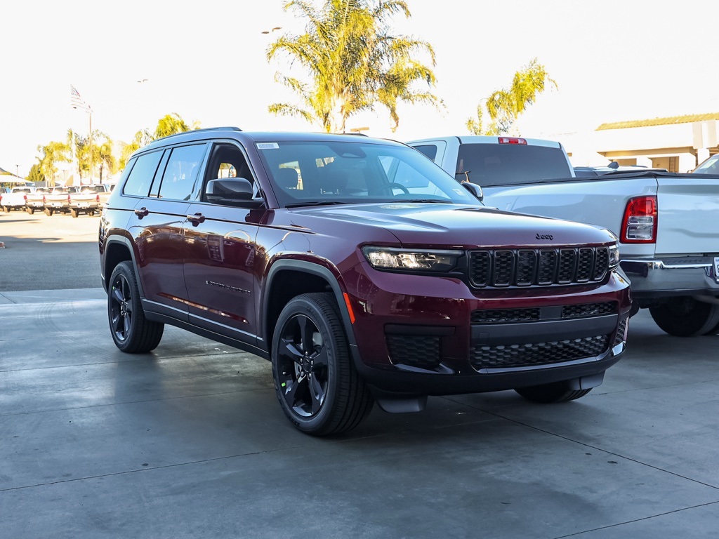 New 2025 Velvet Red Pearl-Coat Exterior Paint Jeep Altitude X image 1