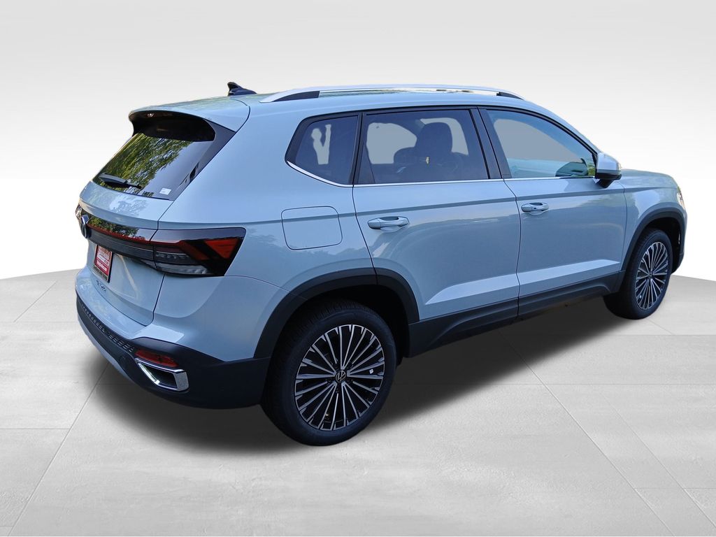 2025 Volkswagen Taos SE photo 4