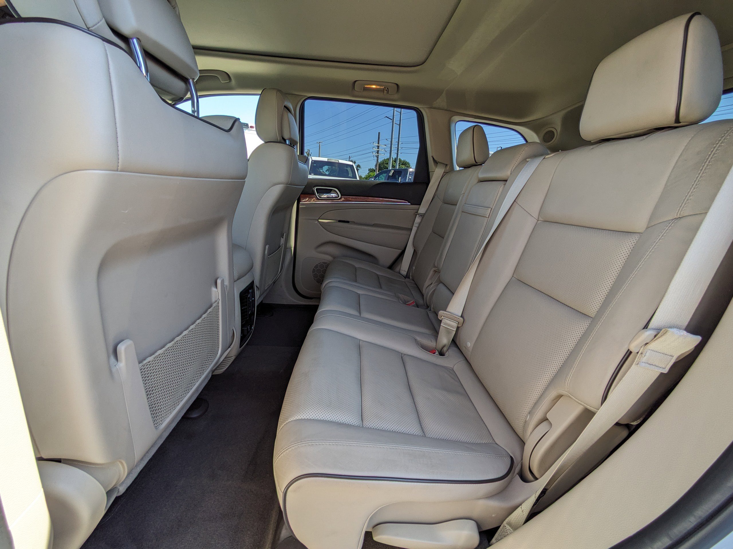 2013 Jeep Grand Cherokee Overland photo 14