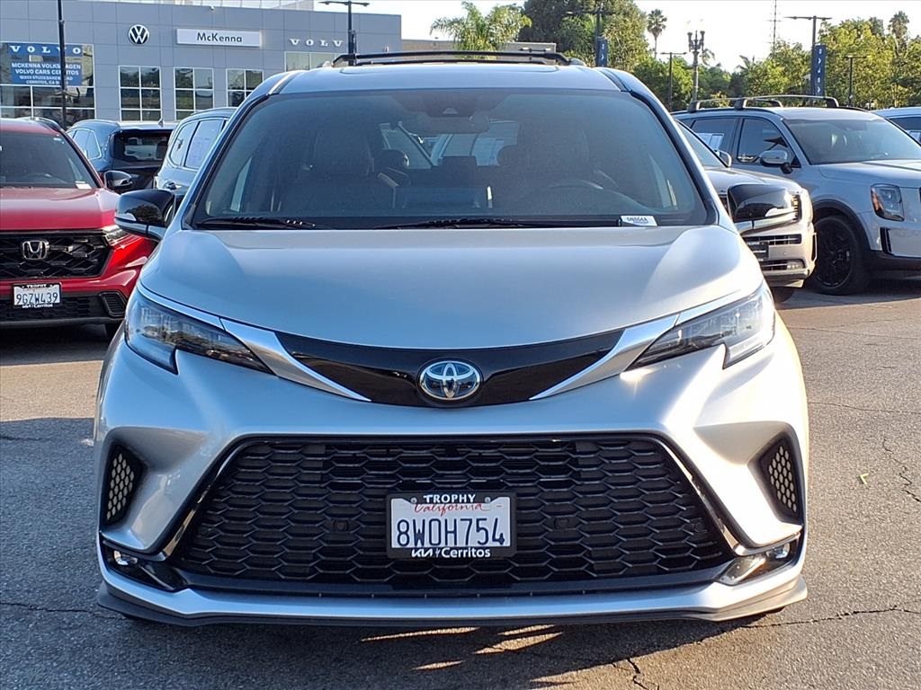 2021 Toyota Sienna XSE photo 8