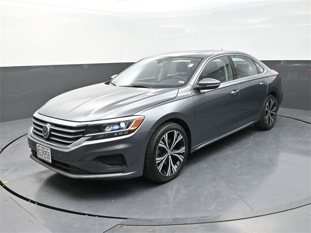 2021 Volkswagen Passat 2.0T SE photo 2