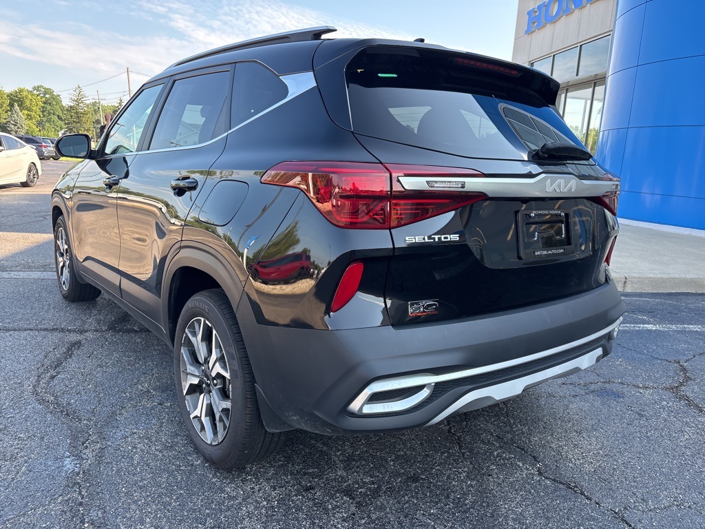2023 Kia Seltos EX photo 3