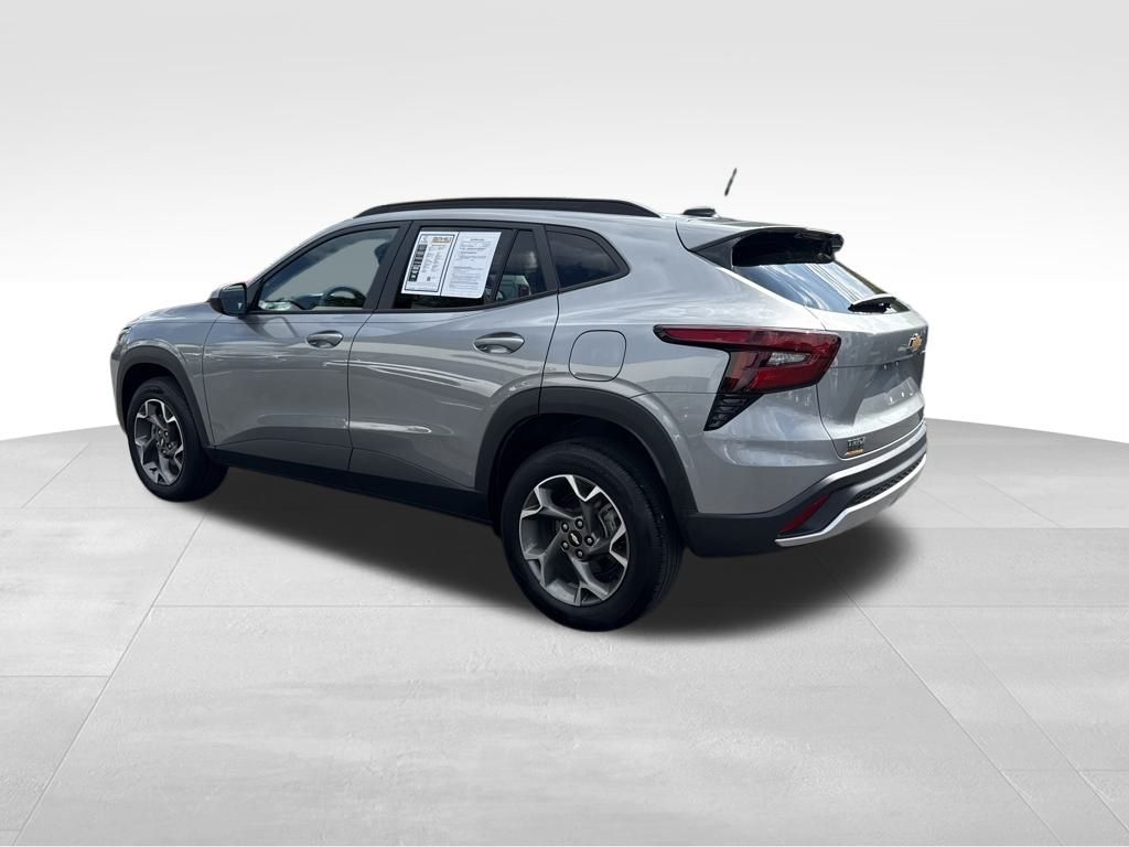 2024 Chevrolet Trax LT photo 4