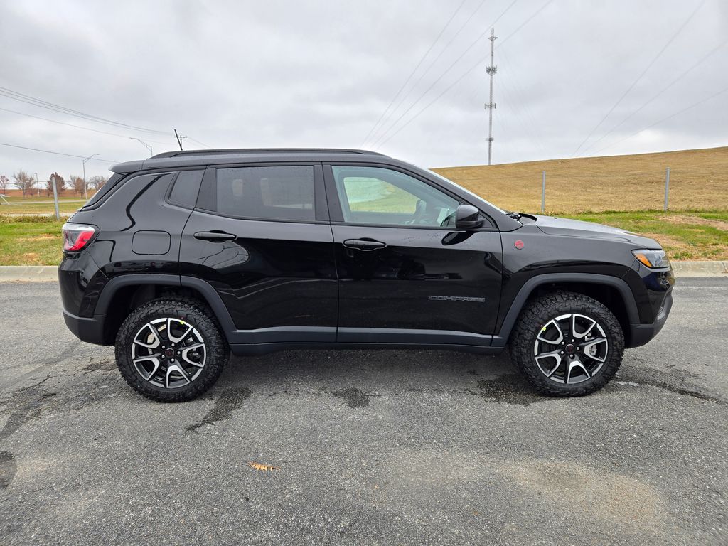 2026 Jeep Compass Trailhawk photo 2