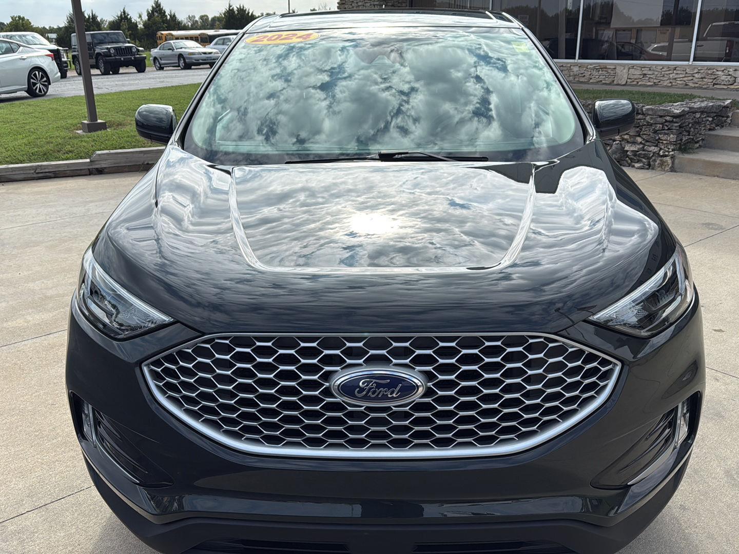 2024 Ford Edge SEL photo 2