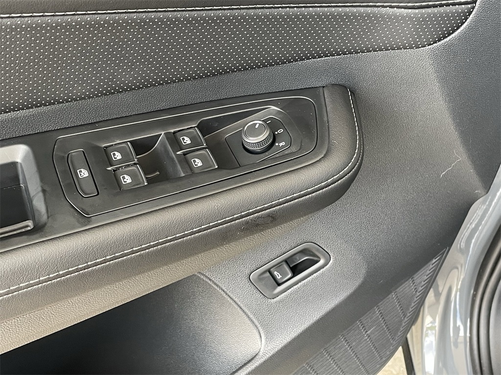 2025 Volkswagen Atlas Cross Sport SEL R-Line photo 15