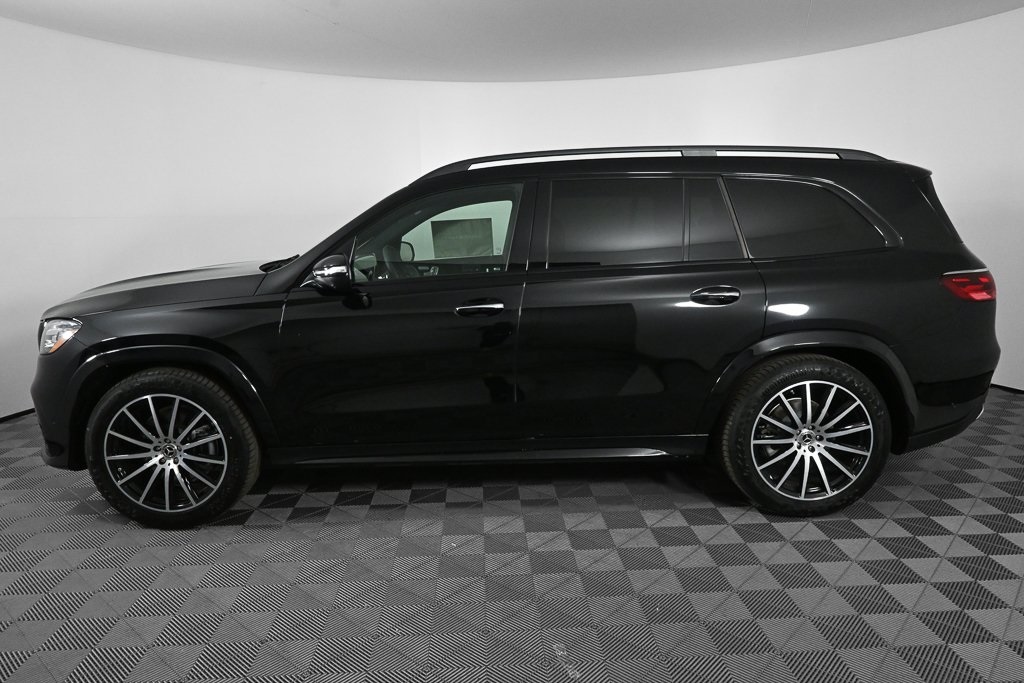 2025 Mercedes Benz GLS 450 4MATIC photo 3