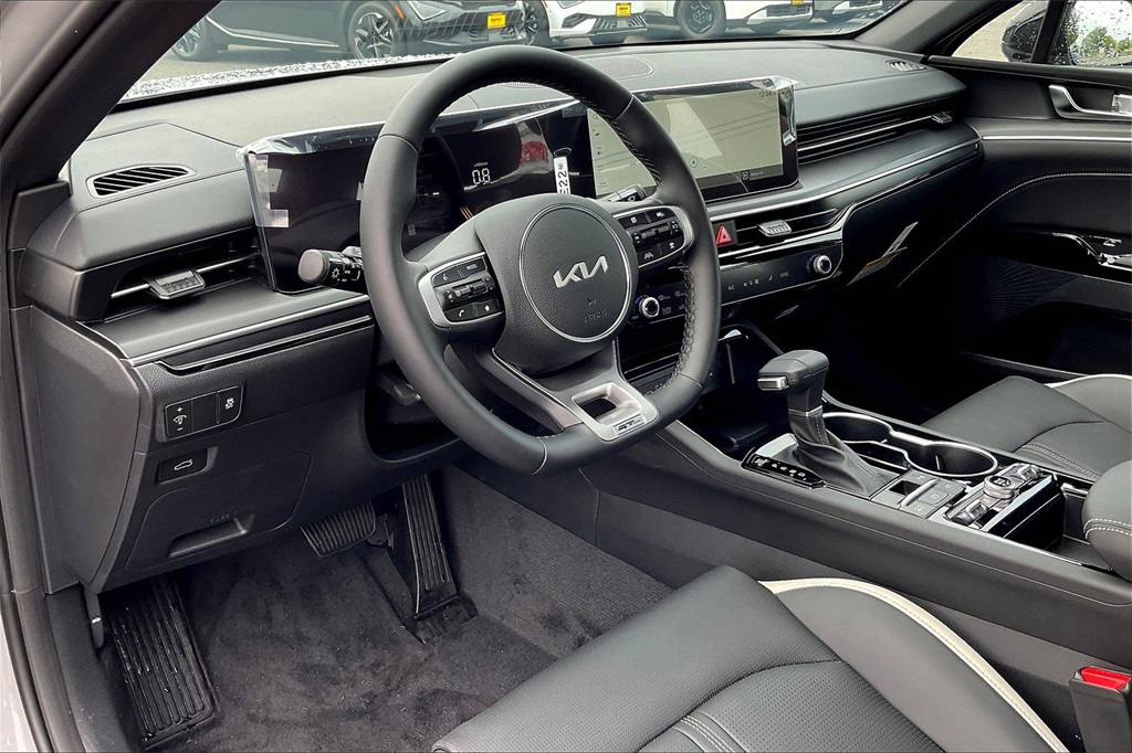 2026 Kia K5 GT-Line photo 5