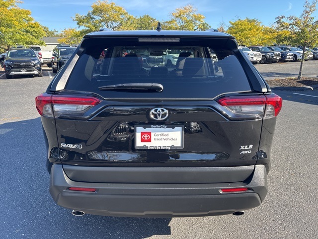 2023 Toyota RAV4 XLE photo 2