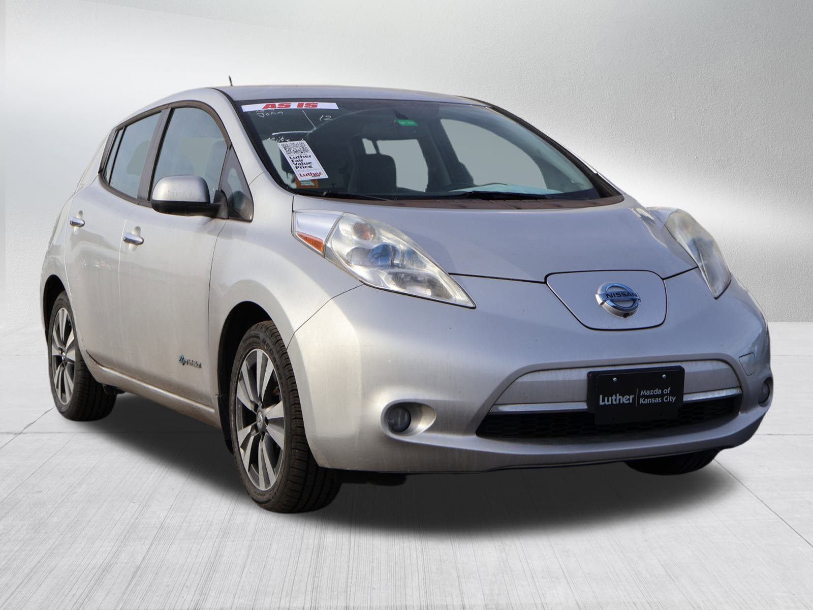 2015 Nissan LEAF SL's photo
