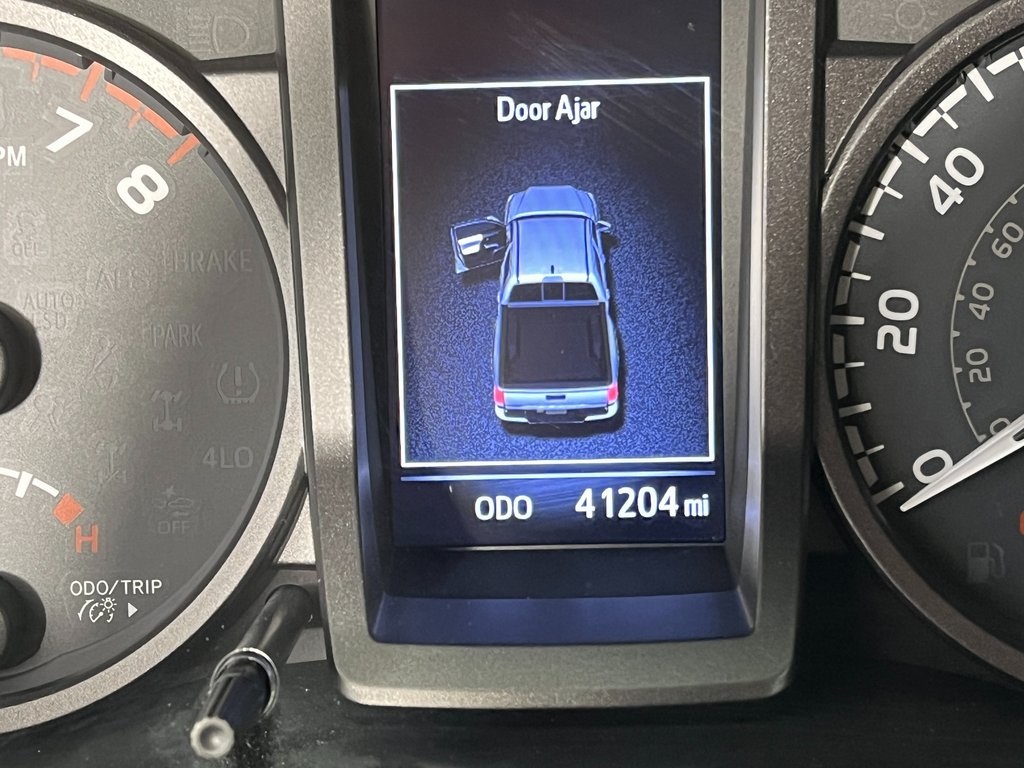 2019 Toyota Tacoma TRD Off-Road photo 2