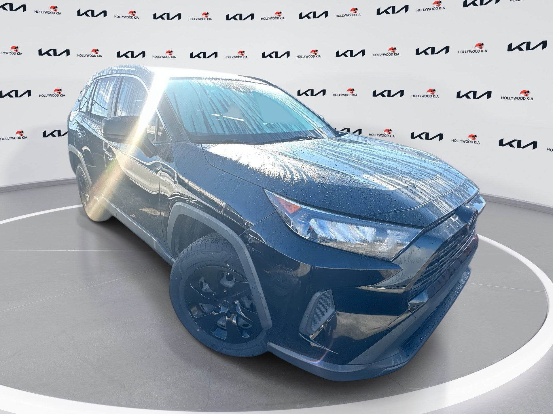 2020 Toyota RAV4 LE's photo