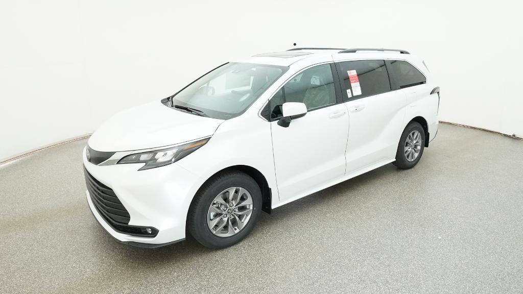 2026 Toyota Sienna XLE's photo