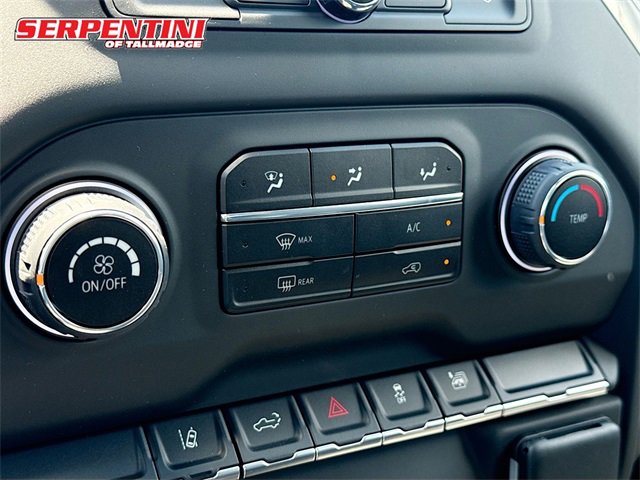 2025 Chevrolet Silverado 2500HD Custom photo 13