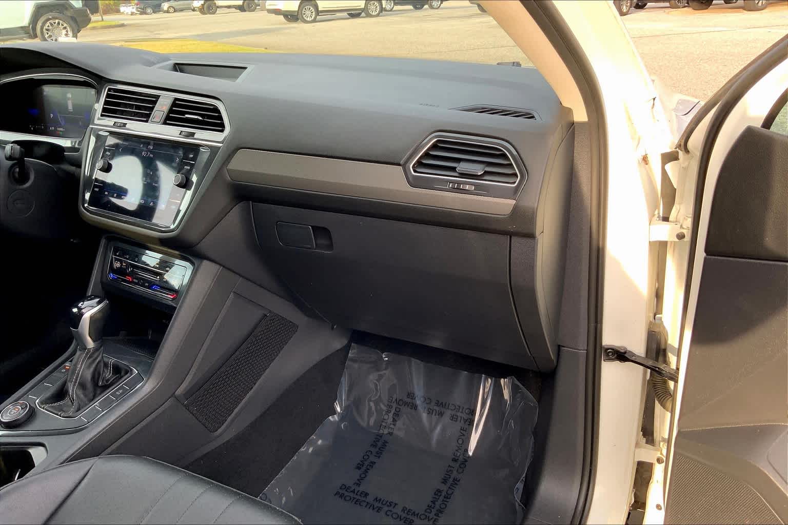 2022 Volkswagen Tiguan SE photo 17
