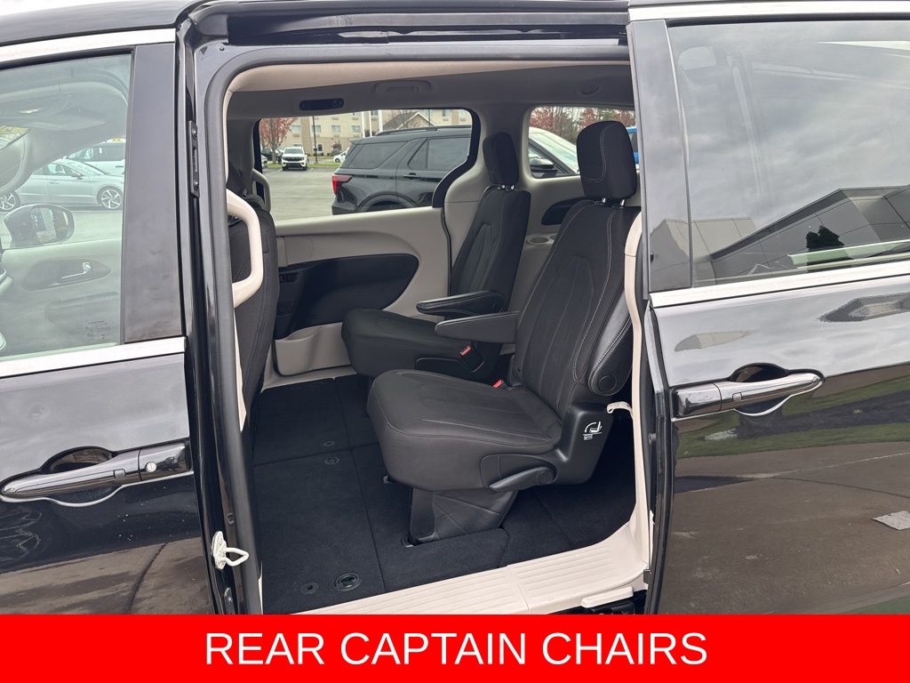 2023 Chrysler Voyager LX photo 2