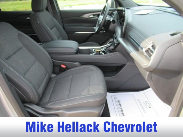 2025 Chevrolet Traverse photo 15