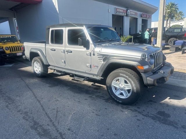 2020 Jeep Gladiator Sport S's photo