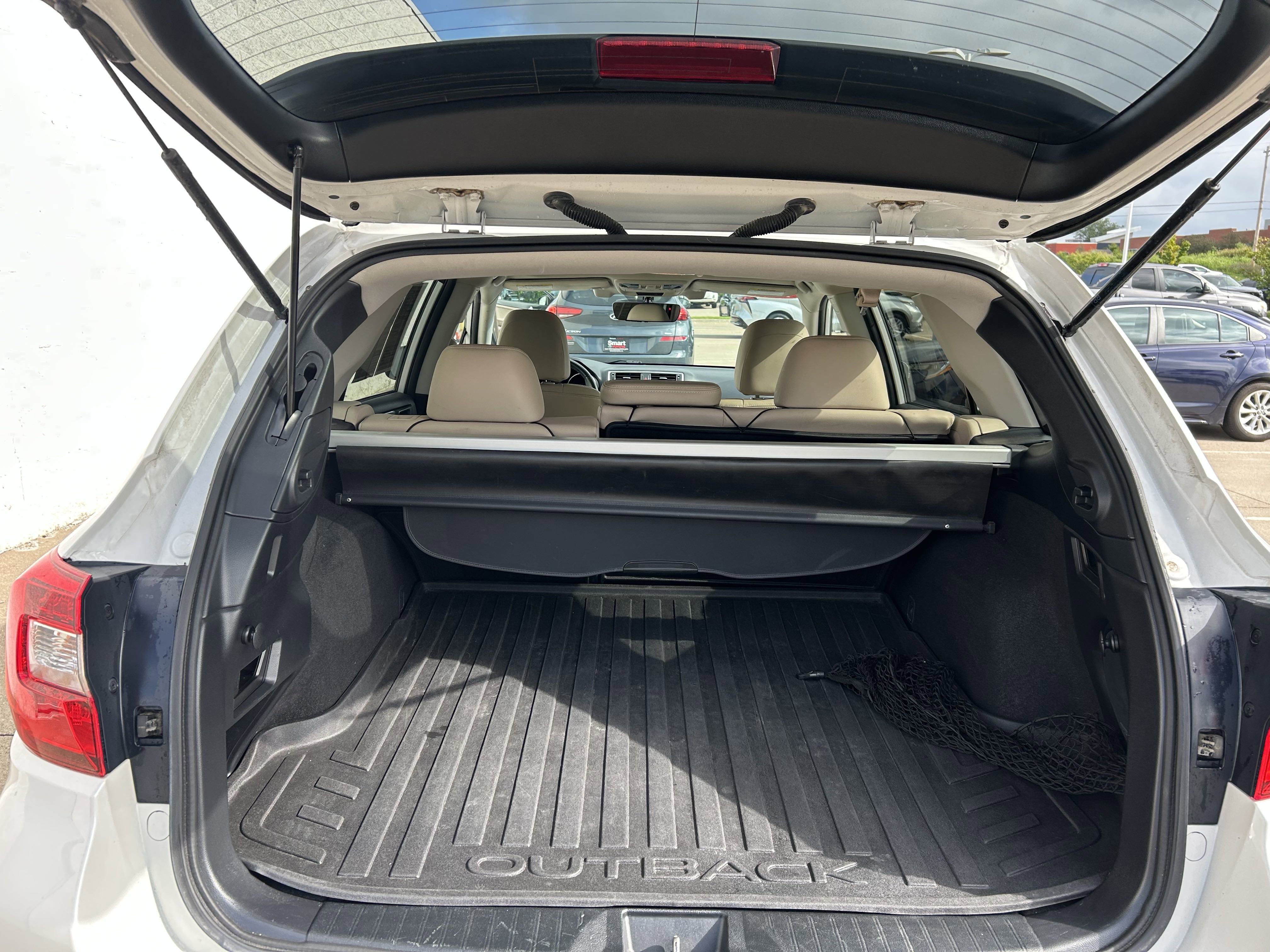 2018 Subaru Outback Limited photo 2