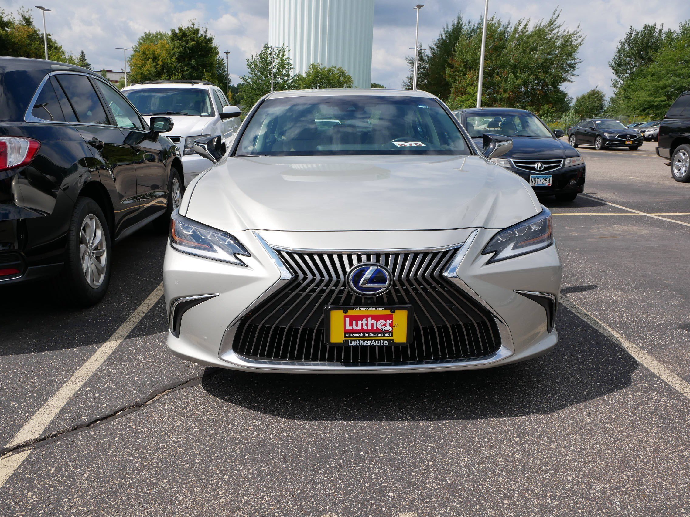2020 Lexus ES 300h Luxury photo 2