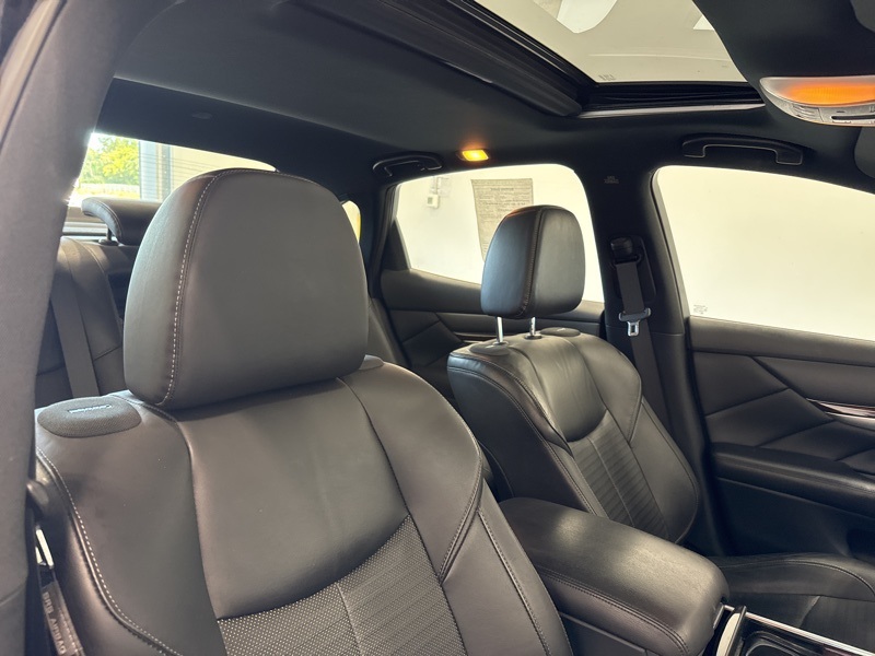 2018 Infiniti Q70 3.7 Luxe photo 11