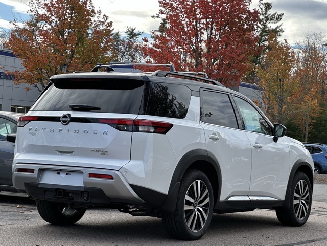 2025 Nissan Pathfinder Platinum photo 2
