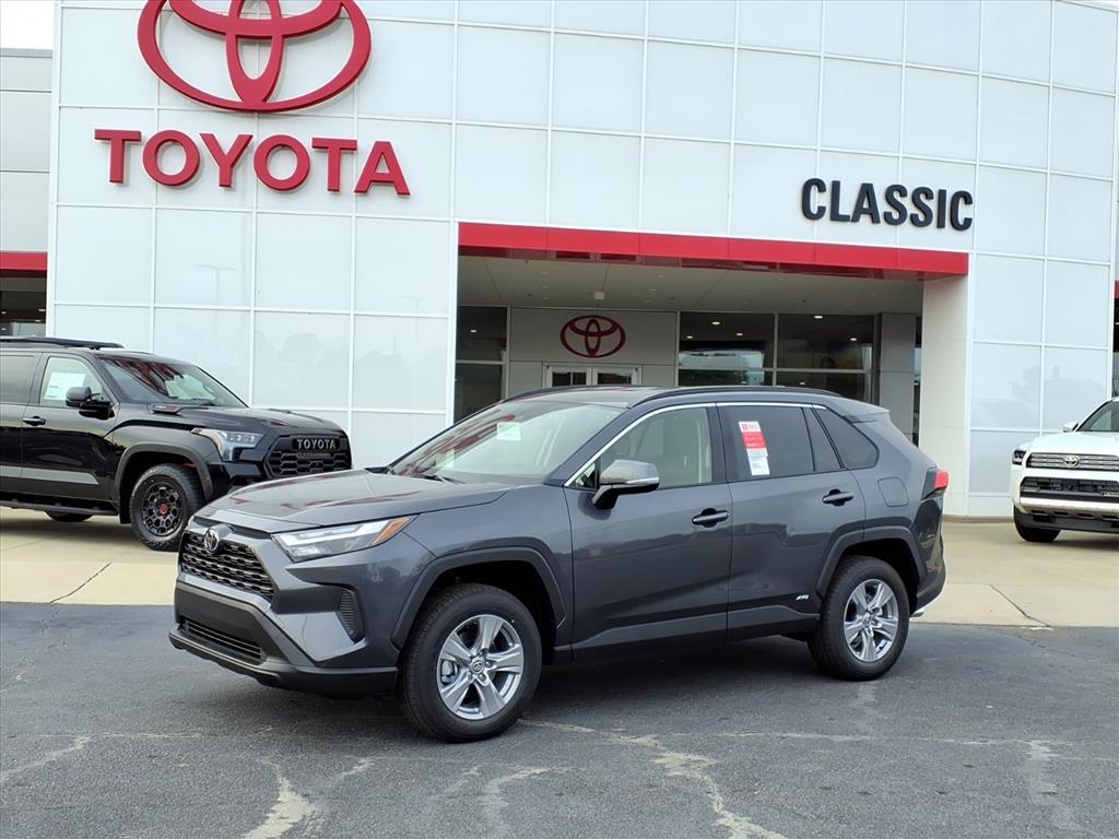 2025 Toyota RAV4 XLE's photo