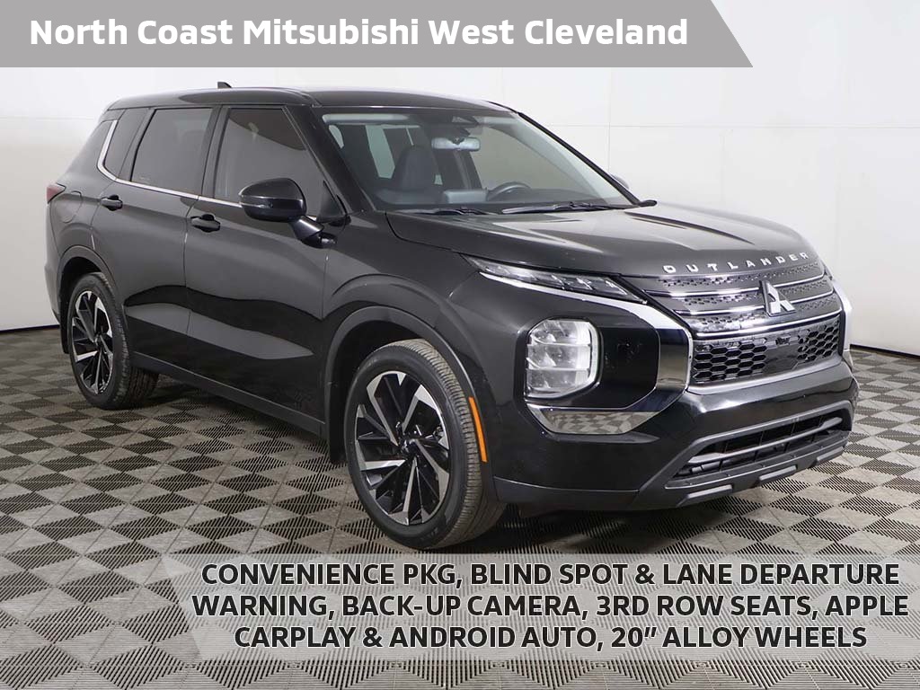 2022 Mitsubishi Outlander ES's photo