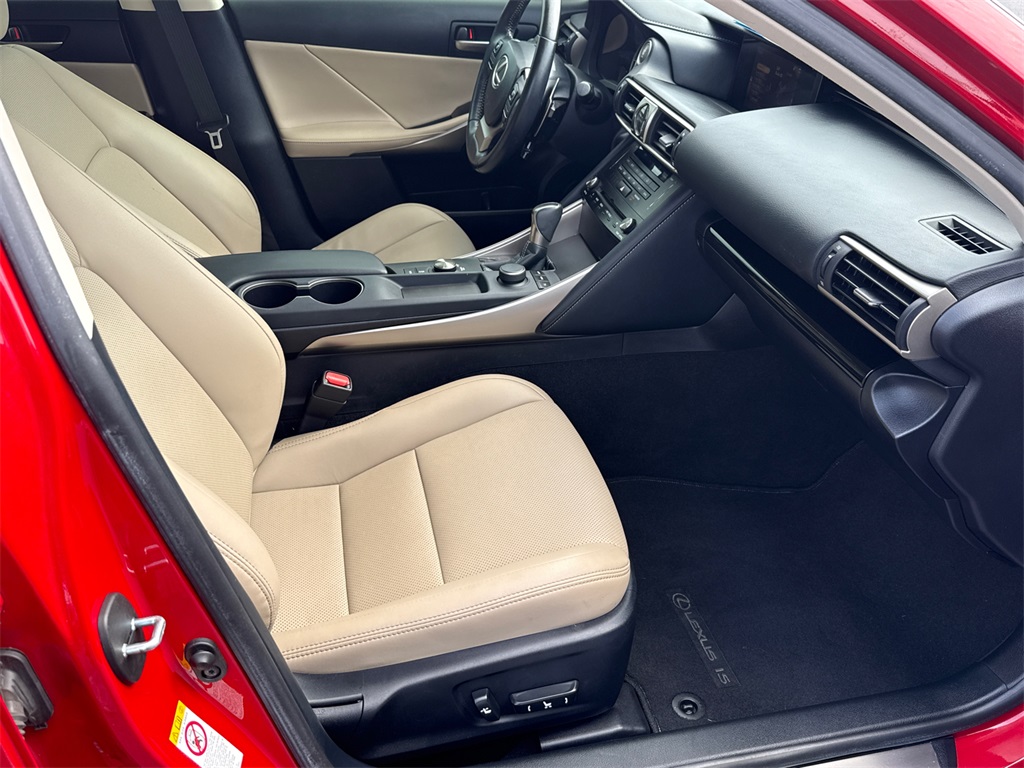 2017 Lexus IS 200t photo 13
