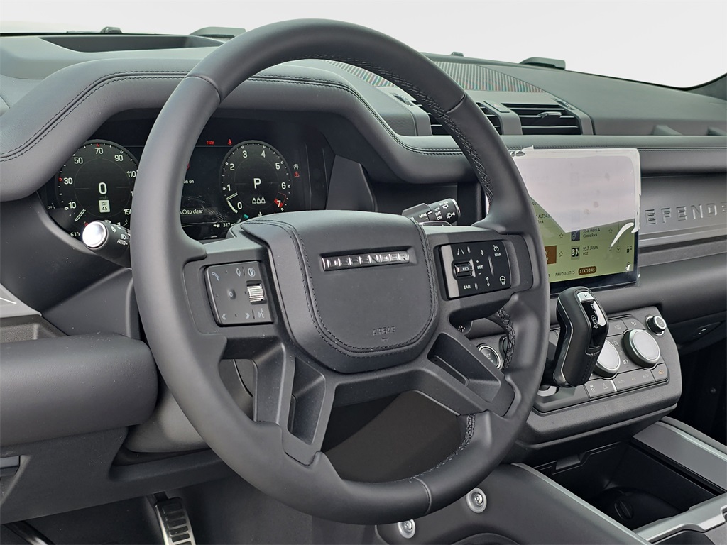 2025 Land Rover Defender 110 V8 photo 16