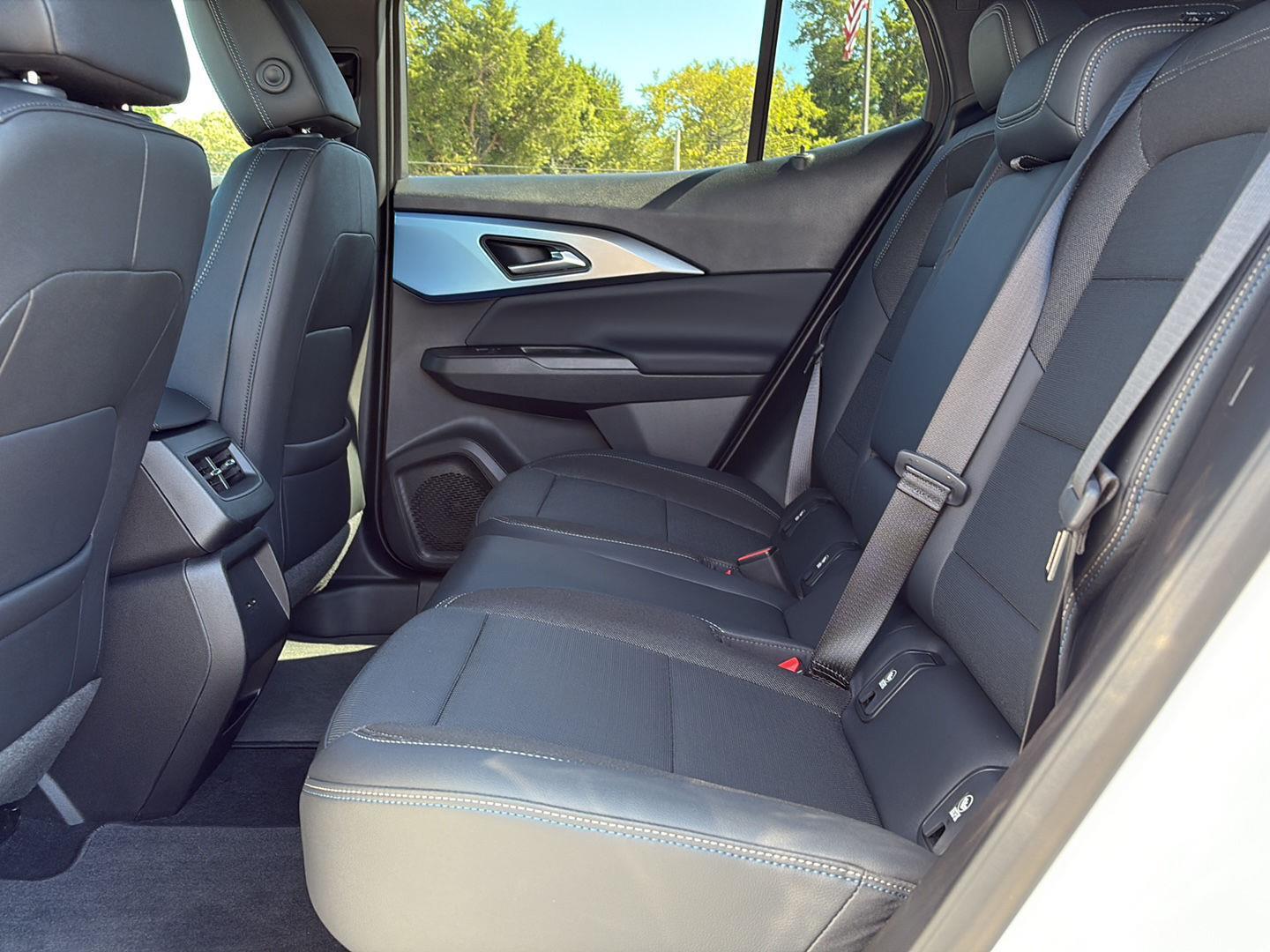 2024 Chevrolet Equinox EV 1LT photo 9