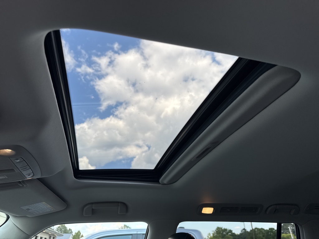 2019 Nissan Armada SL photo 36