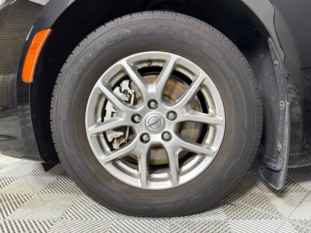 2021 Chrysler Pacifica Touring photo 12