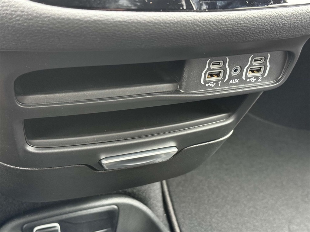 2025 Chrysler Pacifica photo 28